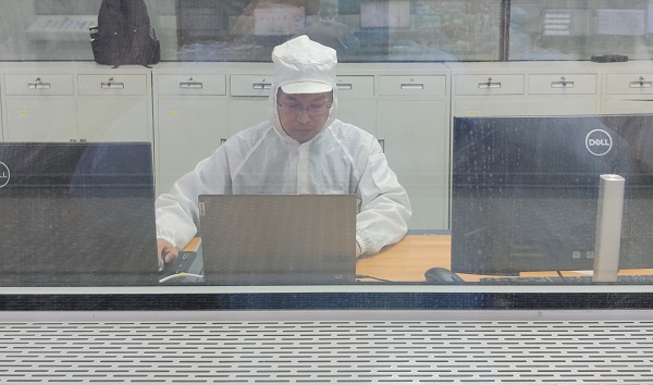 15点,自控事业部胡晓强在宁波对6.3米BOPET聚酯薄膜生产线做控制优化.jpg 15点,自控事业部胡晓强在宁波对6.3米BOPET聚酯薄膜生产线做控制优化.jpg